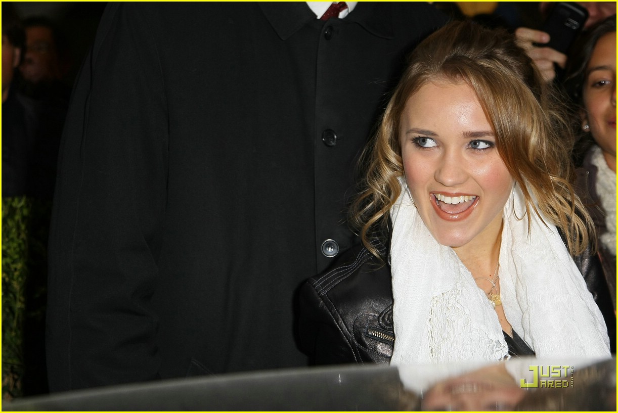 miley-cyrus-emily-osment-apple-besties-10.jpg